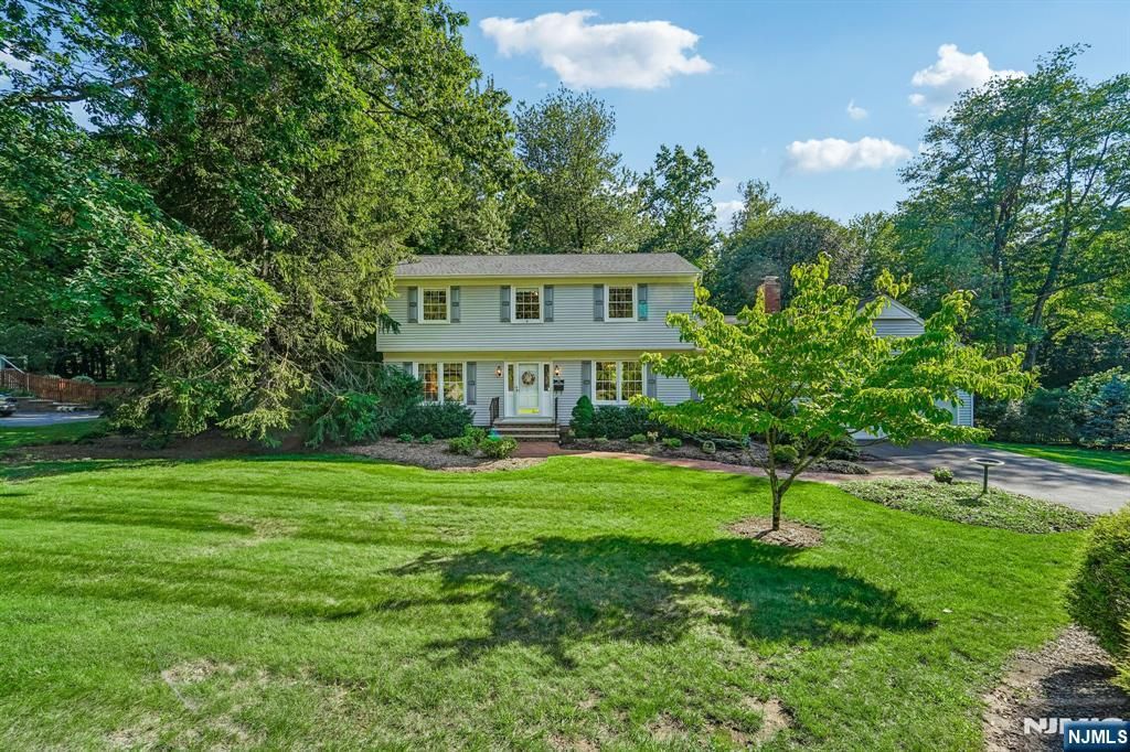 30 Arlton Avenue, Allendale, NJ 07401