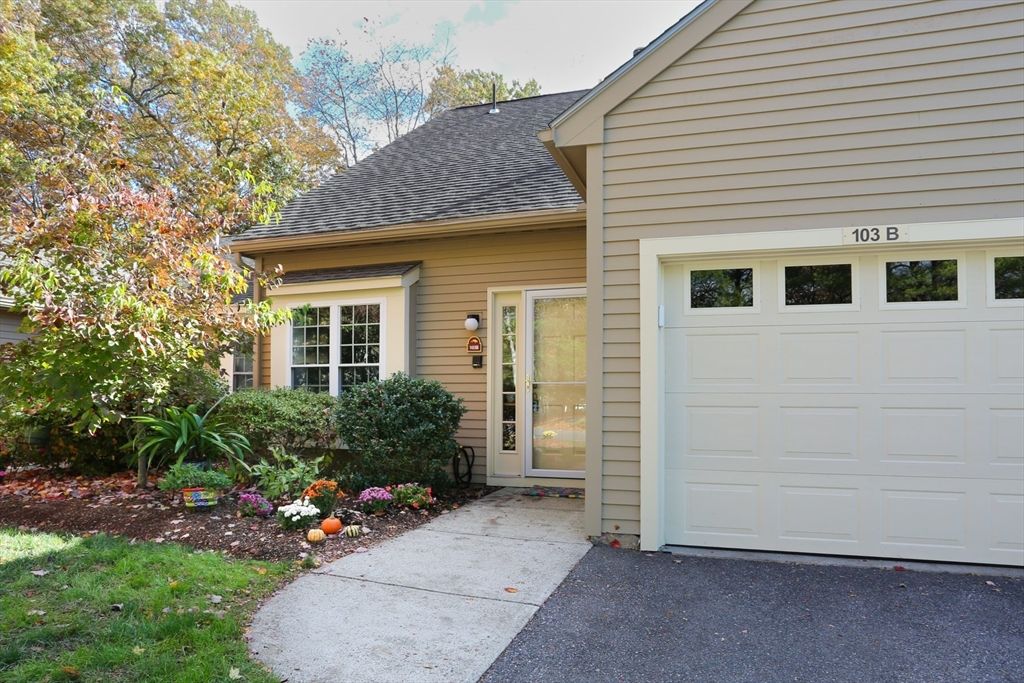 103 Ridgefield Cir B, Clinton, MA 01510