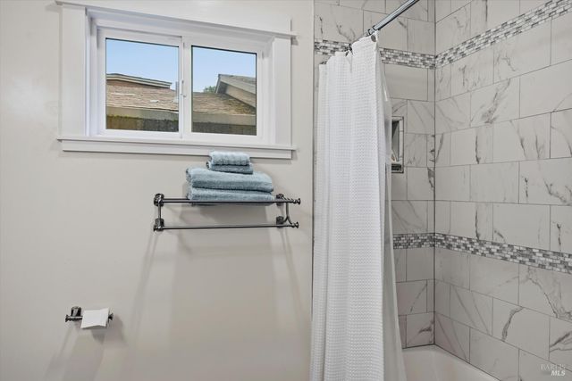 18793 N Shore Dr, Hidden Valley Lake, CA 95467