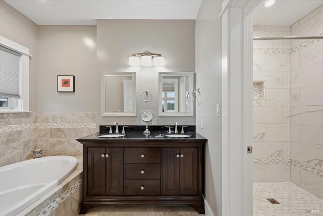 18793 N Shore Dr, Hidden Valley Lake, CA 95467