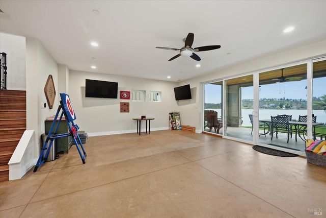 18793 N Shore Dr, Hidden Valley Lake, CA 95467