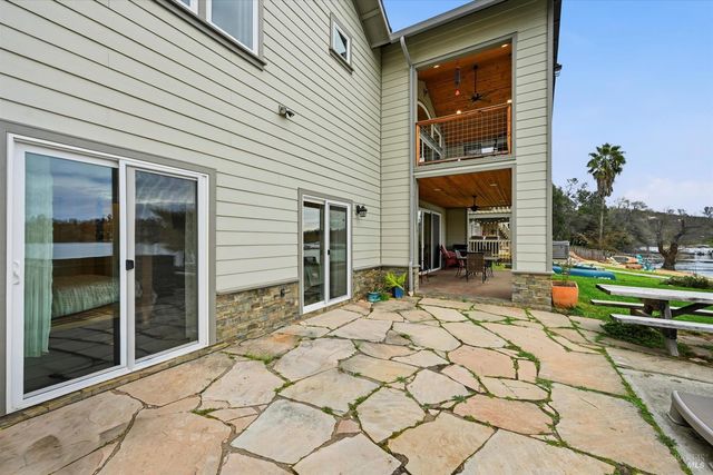 18793 N Shore Dr, Hidden Valley Lake, CA 95467