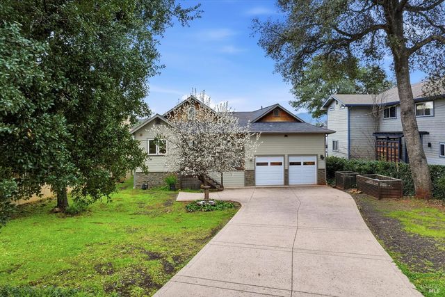 18793 N Shore Dr, Hidden Valley Lake, CA 95467