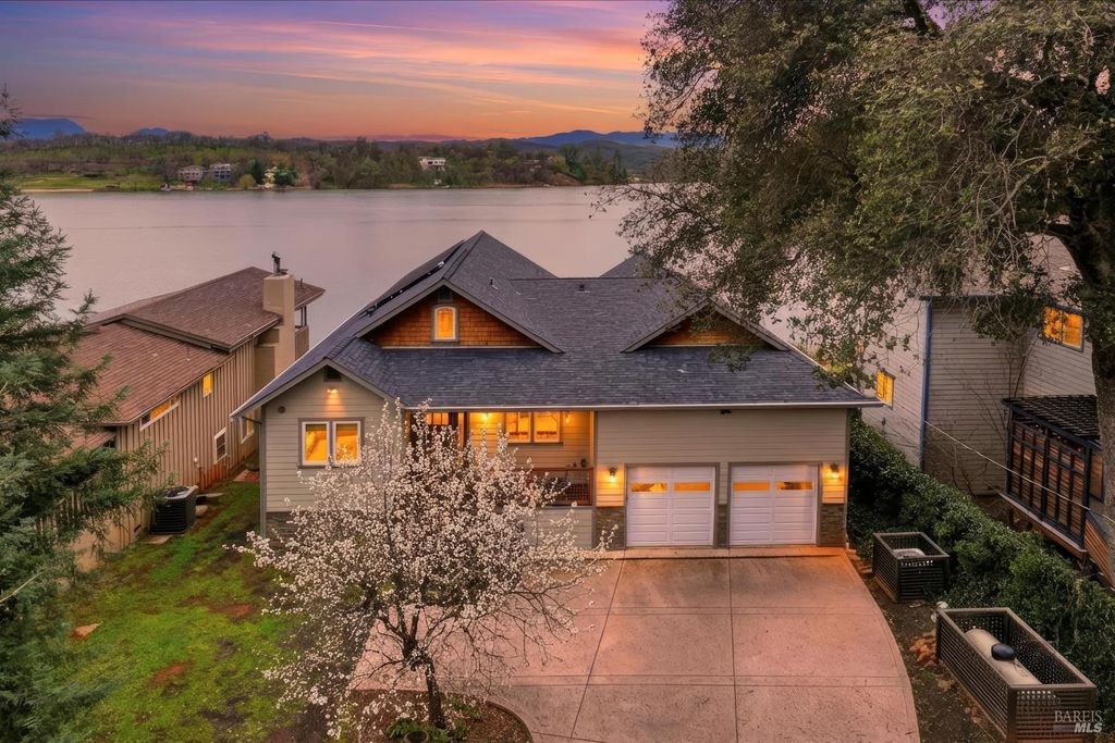 18793 N Shore Dr, Hidden Valley Lake, CA 95467