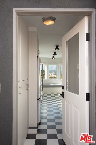 908 HYPERION Avenue, Los Angeles, CA 90029