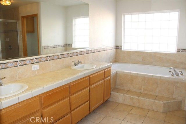 16263 Chiwi Road, Apple Valley, CA 92307