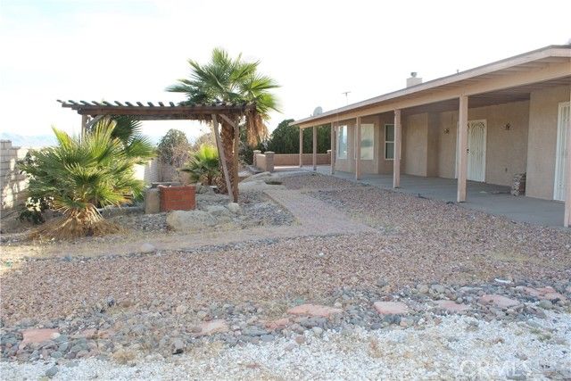 16263 Chiwi Road, Apple Valley, CA 92307