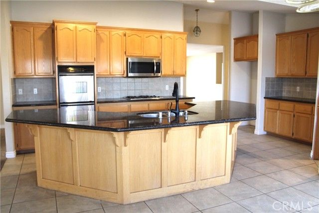 16263 Chiwi Road, Apple Valley, CA 92307