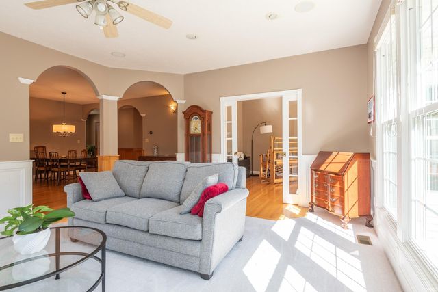 933 S Fenbrook Court, Bloomington, IN 47401