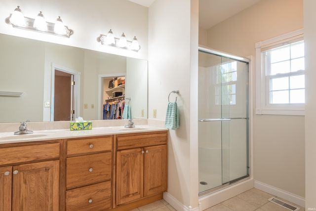 933 S Fenbrook Court, Bloomington, IN 47401