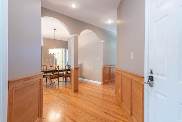 933 S Fenbrook Court, Bloomington, IN 47401