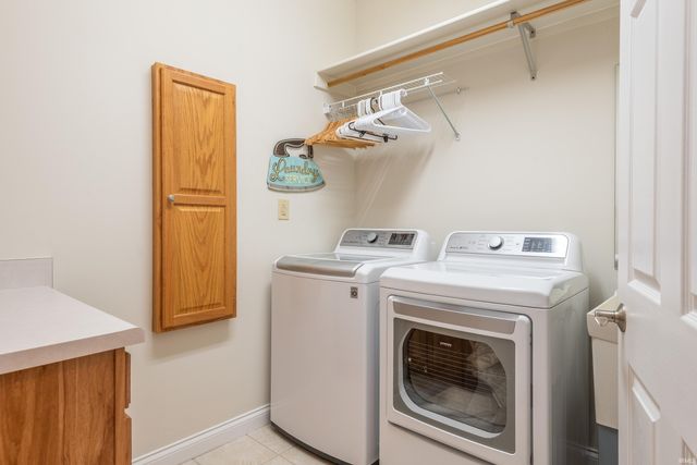 933 S Fenbrook Court, Bloomington, IN 47401