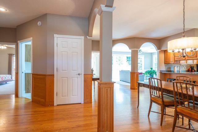 933 S Fenbrook Court, Bloomington, IN 47401