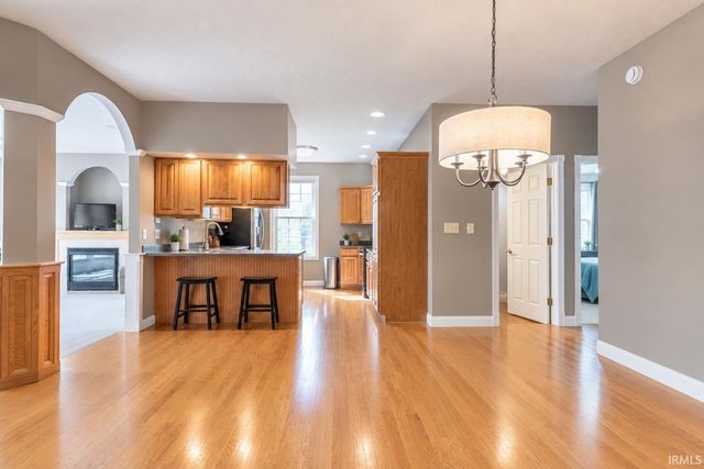 933 S Fenbrook Court, Bloomington, IN 47401