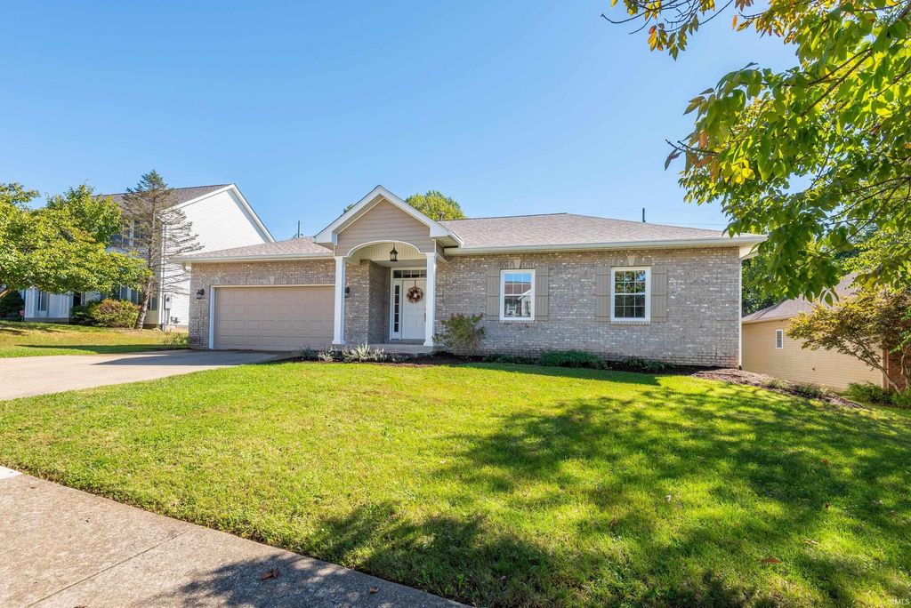 933 S Fenbrook Court, Bloomington, IN 47401