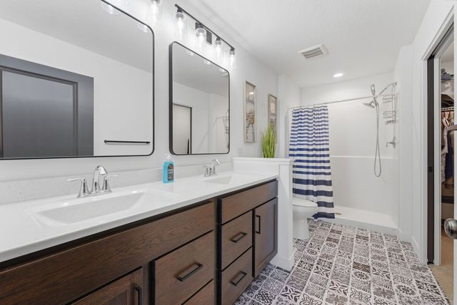 6216 Deere Creek Lane, Davenport, IA 52807