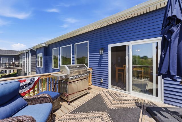 6216 Deere Creek Lane, Davenport, IA 52807