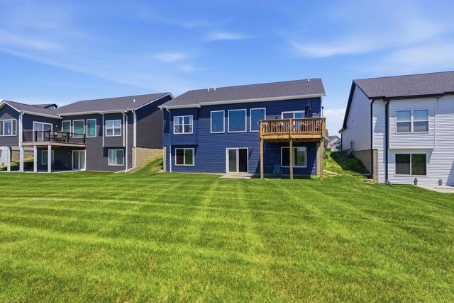 6216 Deere Creek Lane, Davenport, IA 52807