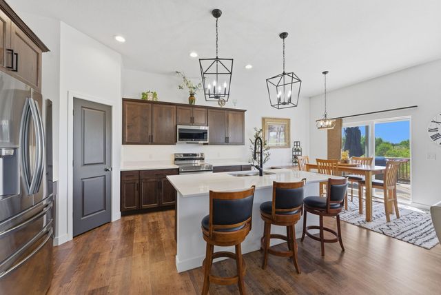 6216 Deere Creek Lane, Davenport, IA 52807
