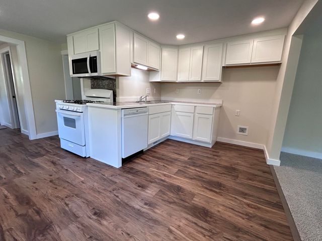 311 E Jackson Street, Ozark, MO 65721
