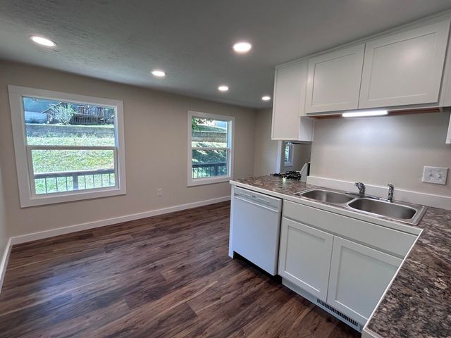 311 E Jackson Street, Ozark, MO 65721