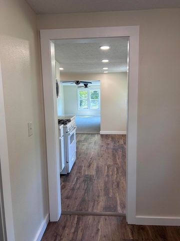 311 E Jackson Street, Ozark, MO 65721