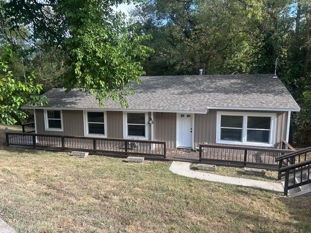311 E Jackson Street, Ozark, MO 65721