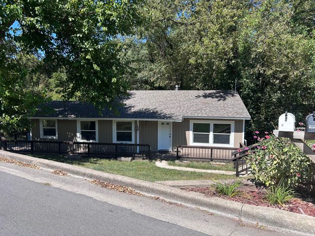 311 E Jackson Street, Ozark, MO 65721
