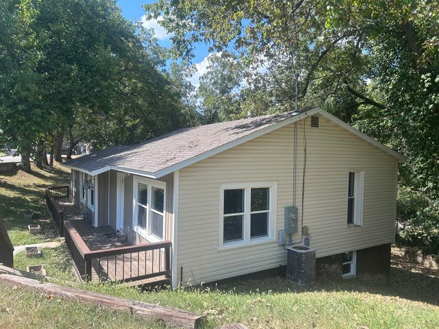 311 E Jackson Street, Ozark, MO 65721