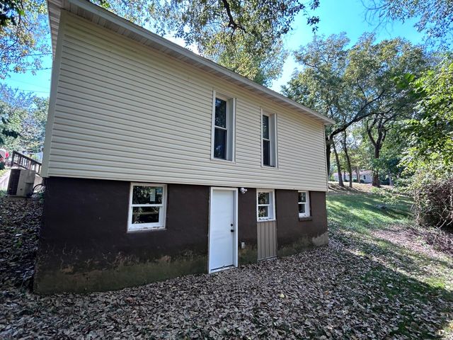311 E Jackson Street, Ozark, MO 65721
