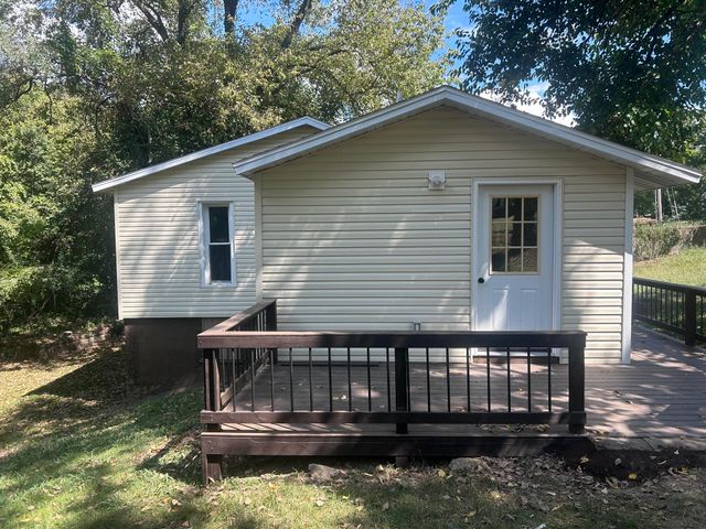 311 E Jackson Street, Ozark, MO 65721