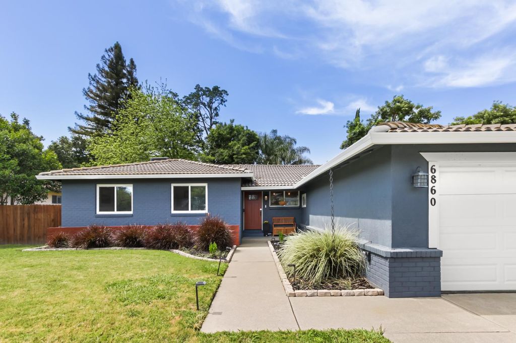 6860 Pocket Rd, Sacramento, CA 95831