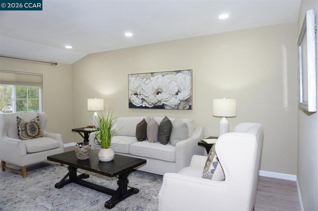 3474 Woodside Ln, San Jose, CA 95121