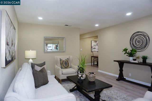 3474 Woodside Ln, San Jose, CA 95121