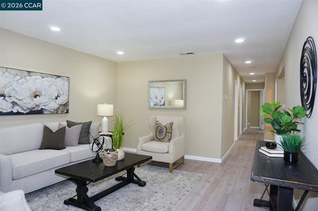 3474 Woodside Ln, San Jose, CA 95121