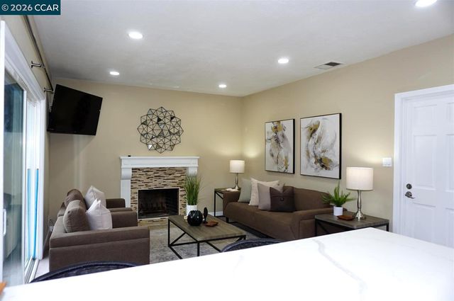 3474 Woodside Ln, San Jose, CA 95121