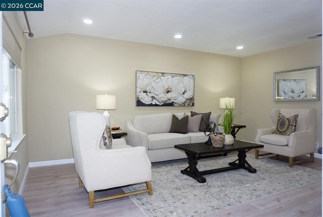 3474 Woodside Ln, San Jose, CA 95121