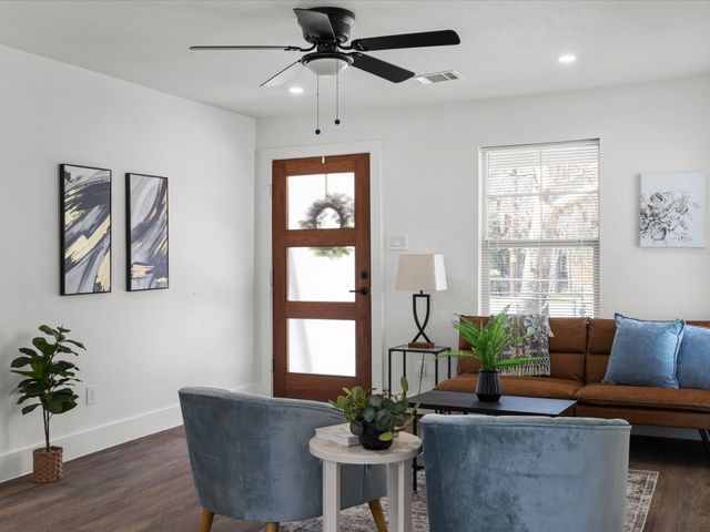 609 S Ayers Avenue, Fort Worth, TX 76103