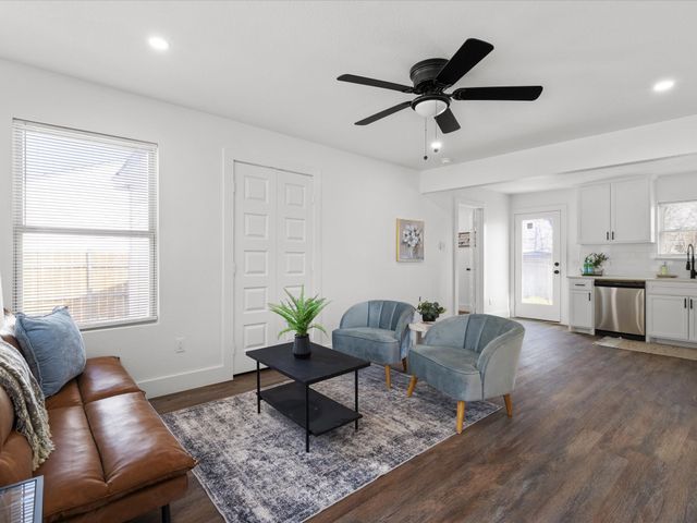 609 S Ayers Avenue, Fort Worth, TX 76103