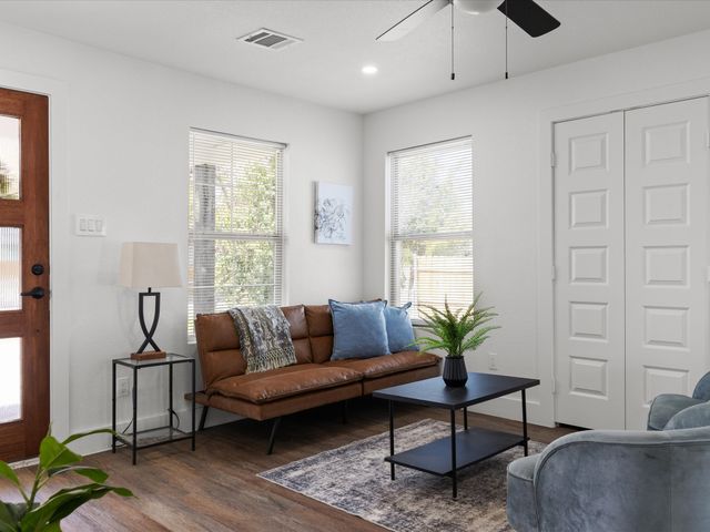 609 S Ayers Avenue, Fort Worth, TX 76103