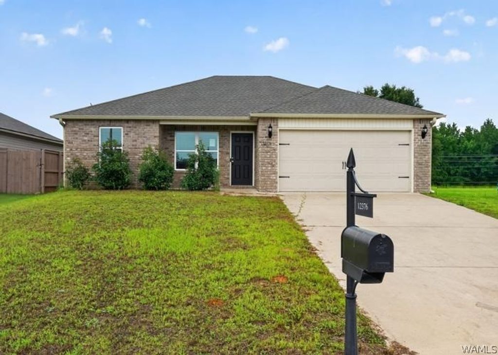 12376 Choctaw, Moundville, AL 35474