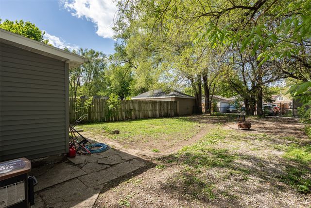 2450 E Grand Avenue, Des Moines, IA 50317