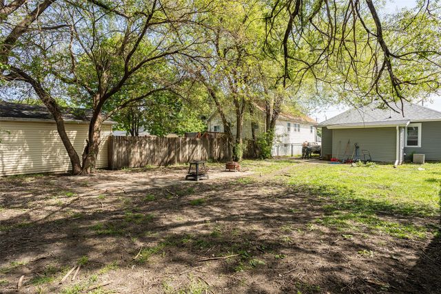 2450 E Grand Avenue, Des Moines, IA 50317