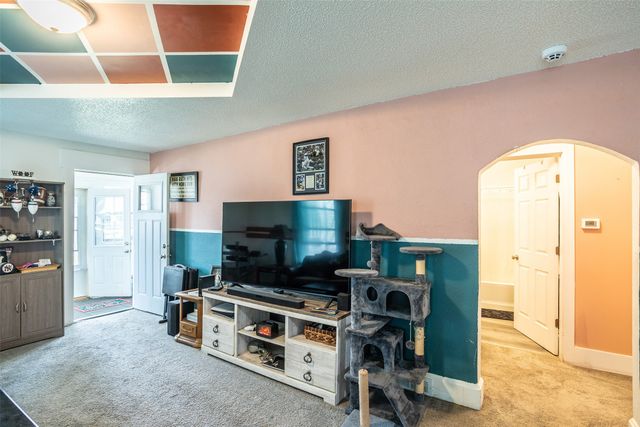 2450 E Grand Avenue, Des Moines, IA 50317
