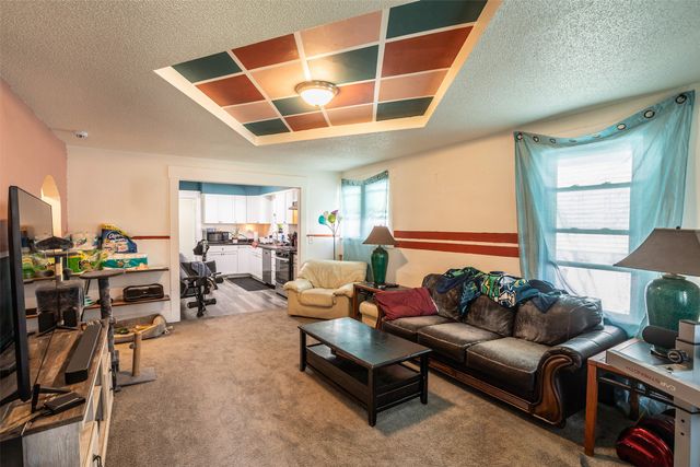 2450 E Grand Avenue, Des Moines, IA 50317