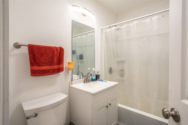 2450 E Grand Avenue, Des Moines, IA 50317