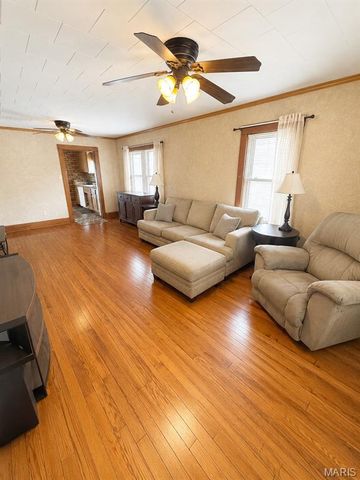137 E 3rd Street, Roxana, IL 62084