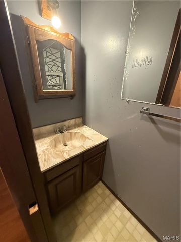 137 E 3rd Street, Roxana, IL 62084