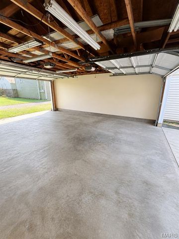 137 E 3rd Street, Roxana, IL 62084