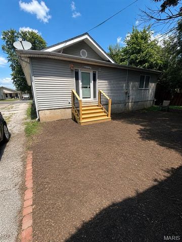 137 E 3rd Street, Roxana, IL 62084